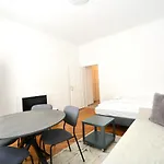 Universum Apartment 4