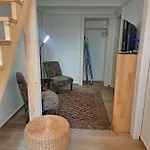 Ruhige Art-Garconniere Mit Balkon