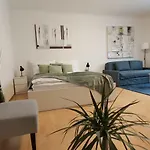 Central Alpha Apartment 7Min To The City Centar