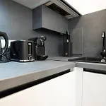Spacious Cosy Apartment With A Balcony And A King-Size Bed 15 Minutes Away From Stephansdom