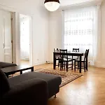 Apartment 3 Stops To Mainstation