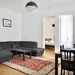 Apartment 3 Stops To Mainstation
