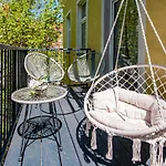 My City Apartment- Vienna Jungle Room