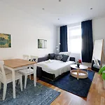 Central City Apartment - 2 Bedroom With Netflix