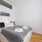 Central City Apartment - 2 Bedroom With Netflix