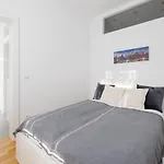 Central City Apartment - 2 Bedroom With Netflix
