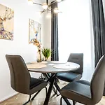 Comfortable, Balcony Apartment - Quick Access To Vienna\'S Old Centre