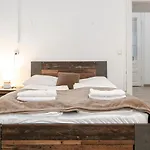 Vibrant 1Br - Ideal Long Stay Accommodation