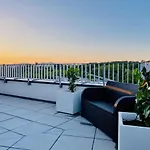 Sonnenwohnen Penthouse direkt bei U-Bahn und Therme Wien mit Top Anbindung ins Zentrum