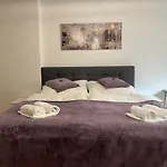 *Luxurious And Spacious Family Apartment*