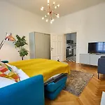 Fancy Home For 5 With Self-Check-In At Spittelberg