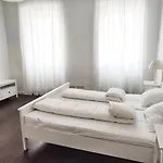Helle Zweiraumwohnung In Wohngebiet