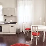 Helle Zweiraumwohnung In Wohngebiet