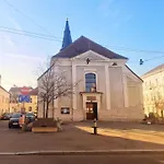 Helle Zweiraumwohnung In Wohngebiet
