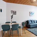 Redyard Modern Apartment