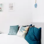 Redyard Modern Apartment