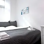 Redyard Modern Apartment