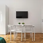 Peaceful 2 Bedroom Apt With Backyard In Prime Location