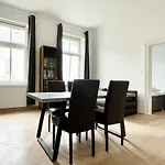 Elegant Residence At Famous Vienna Kutschkermarkt