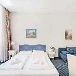 Self-Check-In Hotel Adlon