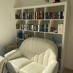 Stilvolle Wohnung Mit Terrasse/Garten