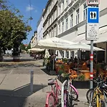 Feine Wohnung Direkt Am Yppen- Und Brunnenmarkt