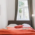 Welcoming 3Br Budget Apt. Well Connected