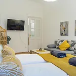 Economy 1Br Apartment Well Connected To The Whole City