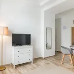 Xxxl Bed/ Free Parking/ Central