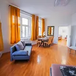 Family 3 Bedroom Apartment Lv7