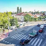 Family 3 Bedroom Apartment Lv7