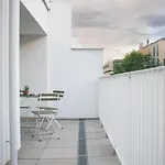 Flat2Go Modern Apartments - Harmony Of City And Nature
