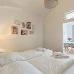 Xxxl Bed/ Free Parking/ Central