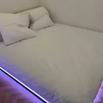 Komfortables Zimmer Naehe U-Bahn