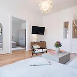 2 Bedroom - Modern Premium Centrally Located
