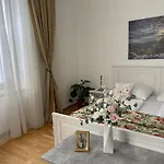 Vienna City Apartment 1