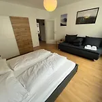 Cool Schoenbrunn Apt 2Br