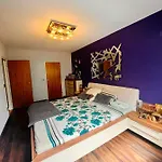 10 Min From U1 - Private Room In Shared Apartment