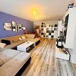 10 Min From U1 - Private Room In Shared Apartment