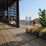 Deluxe Apartment & Rooftop-Pool