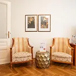 Central Spacious Apartment With A King-Size Bed