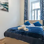 Modern Comforts: Chic Studio Apt Centrally Located