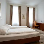 Central Spacious Apartment With A King-Size Bed