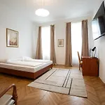Central Spacious Apartment With A King-Size Bed