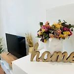50M2 Central Flat Close To Metro
