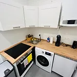 50M2 Central Flat Close To Metro