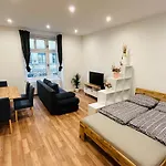 50M2 Central Flat Close To Metro