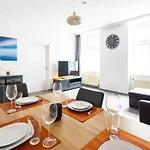 Enjoy Apartments, Quiet Street, Apartment With Two Bedrooms Sleeps 6 Ac