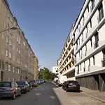 Modern - Calm - Cozy - Self Checkin - Stylish New Apartment Near Center - Close To U4