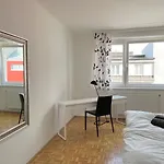 Vienna Central Retro 10